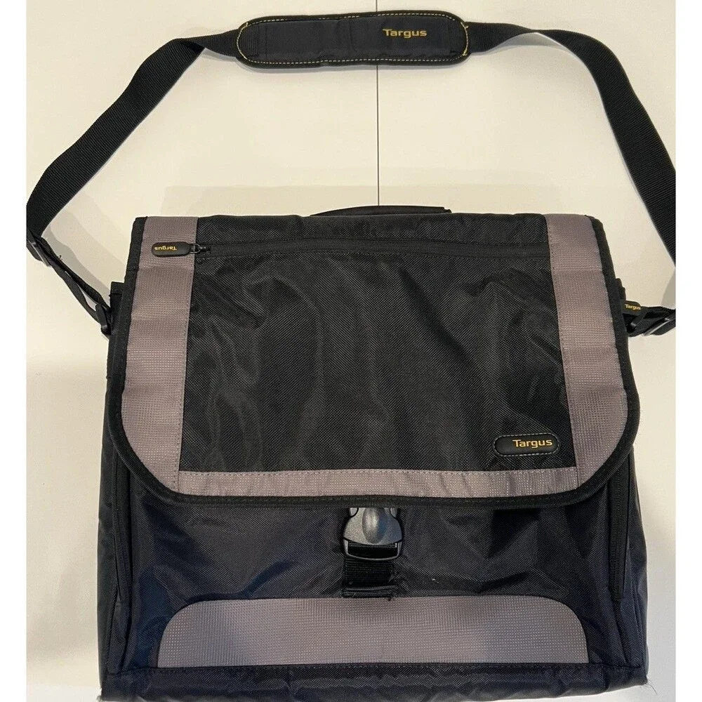 Targus Large Laptop Messenger Bag 17